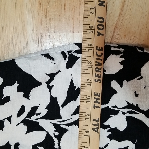 Banana Republic Skirt, Size 10P - Picture 11 of 11